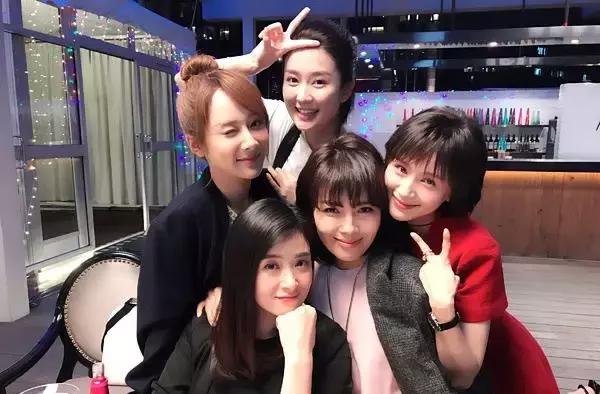 欢乐颂二小包总,欢乐颂2小包总向安迪求婚高甜