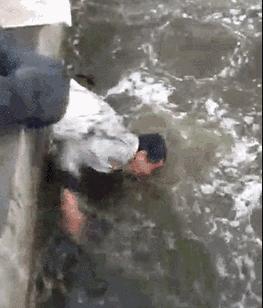 为了娶老婆坚持买了三年彩票,牛人娶老婆