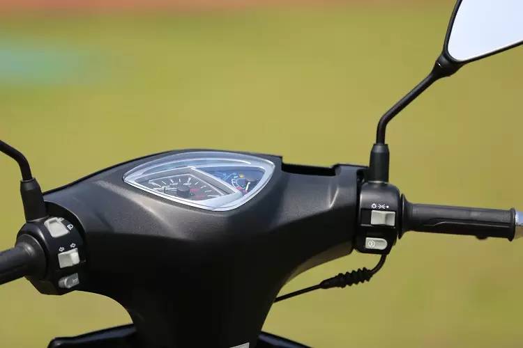 林海国四巧格踏板车测评,林海格格电喷踏板