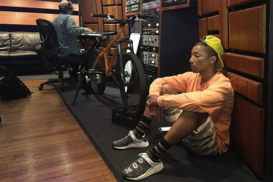 阿迪达斯14年出的衣服,阿迪14年出的球鞋