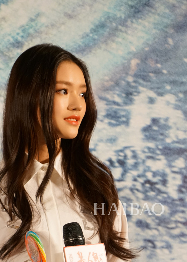 林允美人鱼发布会发型,林允美人鱼身材剧中穿搭