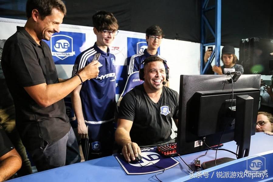 外星人夺冠篮球,skt领奖视频