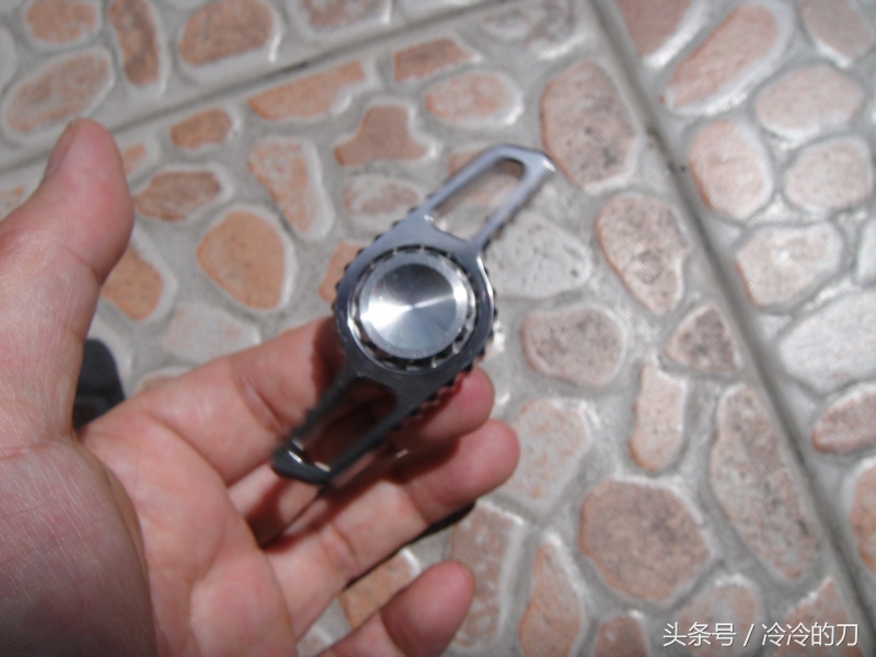 炫彩钛合金指尖陀螺,精致小巧炫酷指尖陀螺