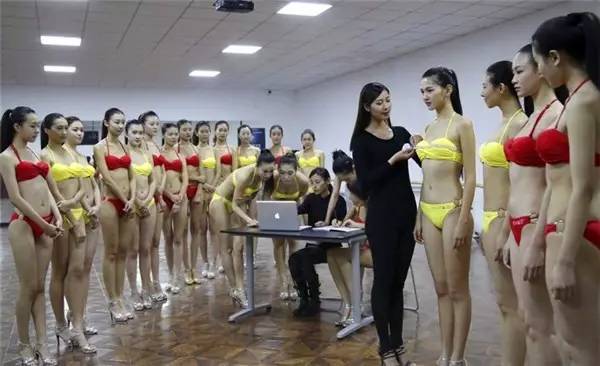 你对服装师了解多少,男生学服装表演专业有前途吗