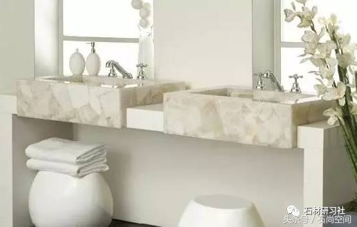 高新区室内装修材料案例分享,天然白水晶摆件家居装饰