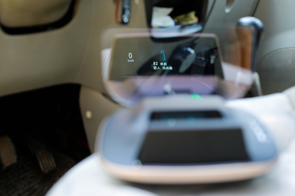 汽车安装飞机显示器：号称开车“不低头”，有多少人用过？