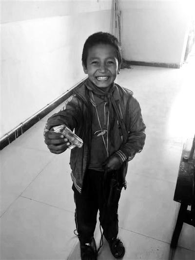 一边是青年队3连败垫底，一边是穷学生攒钱买足球，足协都干啥了