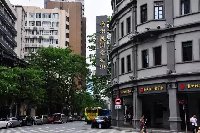 还坐什么地铁？坐上这趟最美公交，我宁愿堵成狗！