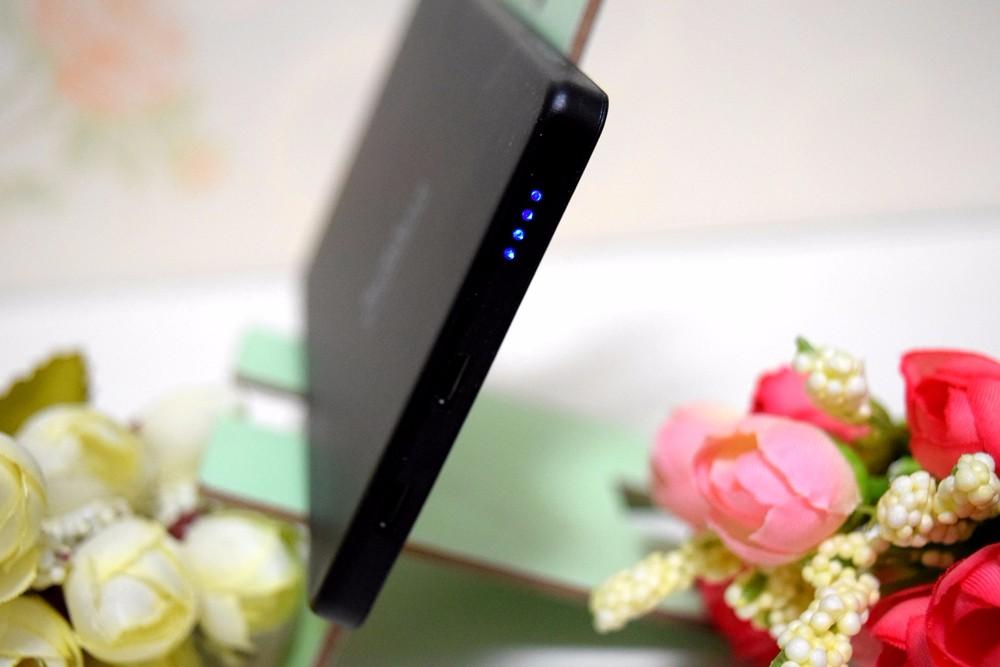 鹰果在手，充电无忧——鹰果磁吸触点式背夹移动电源