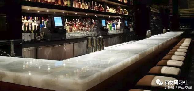 高新区室内装修材料案例分享,天然白水晶摆件家居装饰