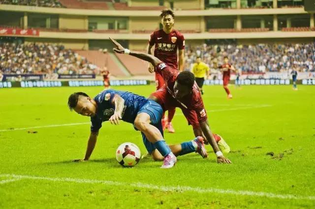 沪上德比最新比赛,上海滩德比一触即发谁是沪上老大