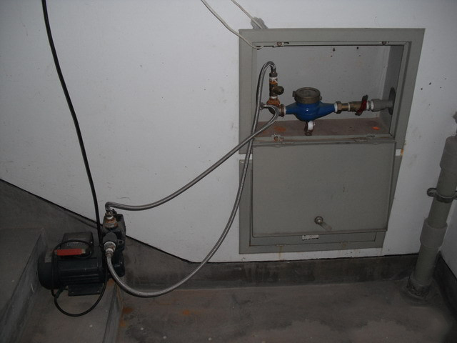 太阳能自制烧热水神器,纯净水桶自制太阳能