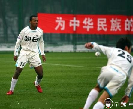 踢中甲没人要！根宝爱徒登陆葡超，“中非混血”里皮后防新选择！