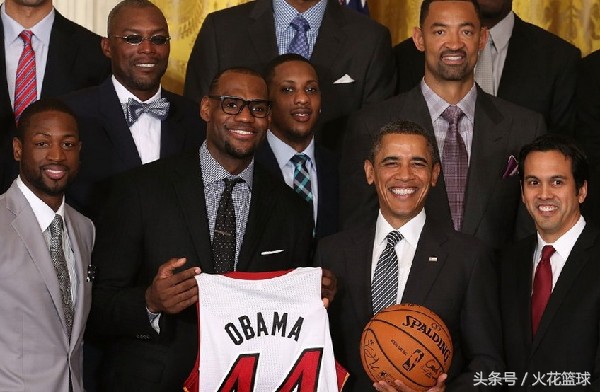 球星跨界珍贵合影，姚明羞涩，科比横跨娱乐拳坛，最后三张好心酸