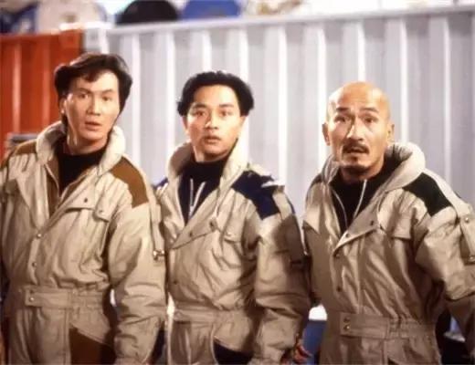 歌王许冠杰一家六口现身,许冠杰是第几代歌王