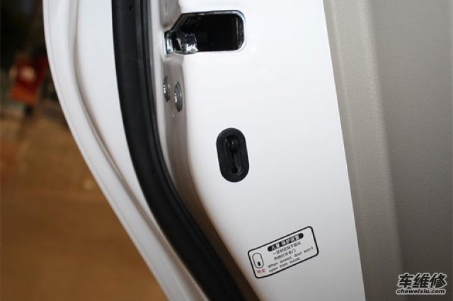 汽车车门打不开解决方法,汽车长时间停放打不开车门怎么办