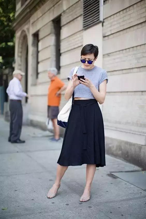 小时候我嫌这双鞋low，全身塑料的它现在要卖好几千块！