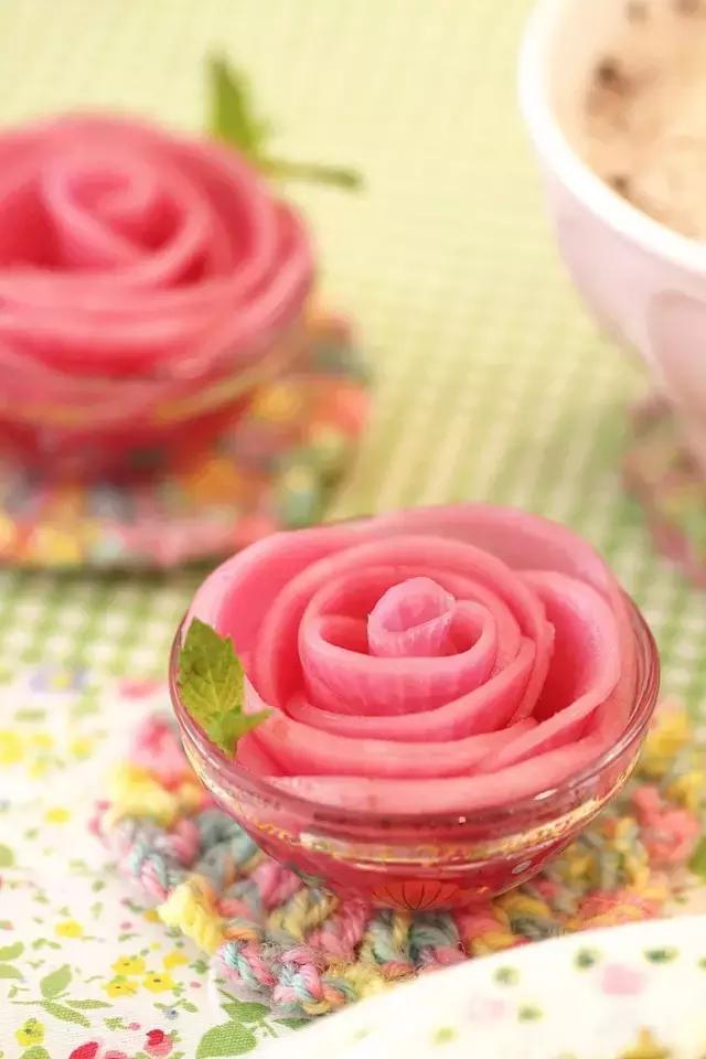 饮露食花，宜身宜心