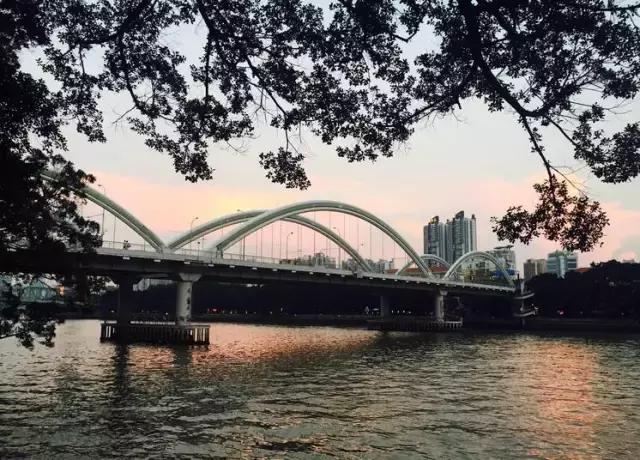 还坐什么地铁？坐上这趟最美公交，我宁愿堵成狗！