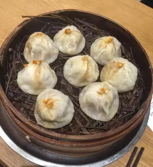 各位旅客，前方到站昆城广场，请注意装满钱包，装满钱包！