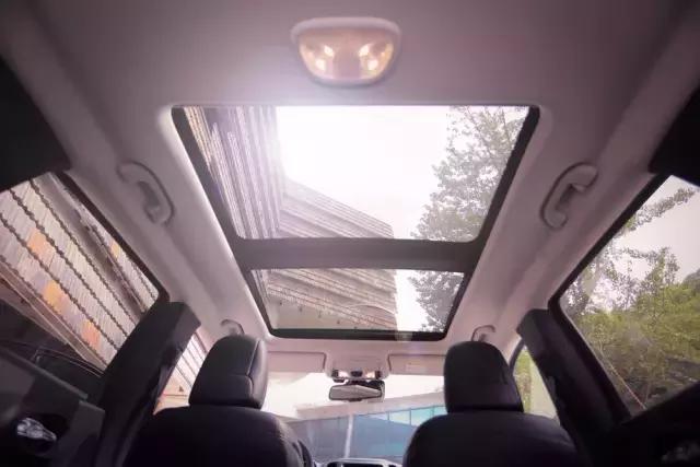 jeep自由光试驾第一视角,性价比凸显试驾国产jeep自由光