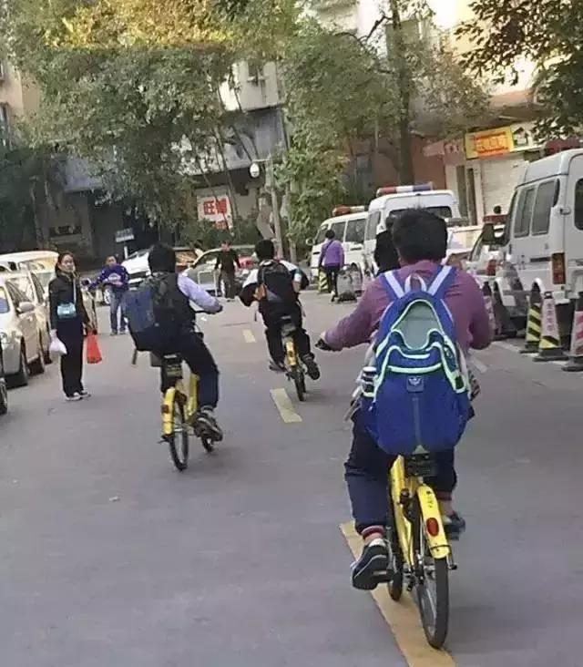 17岁男孩共享单车骑行,14岁男孩骑共享单车