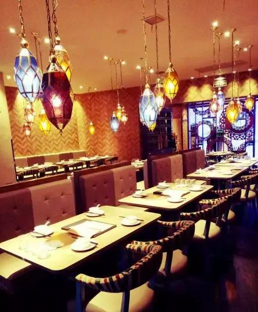 各位旅客，前方到站昆城广场，请注意装满钱包，装满钱包！