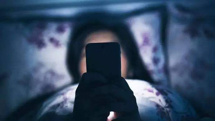 鹿晗素颜抬头纹,鹿晗15年跑男红衣