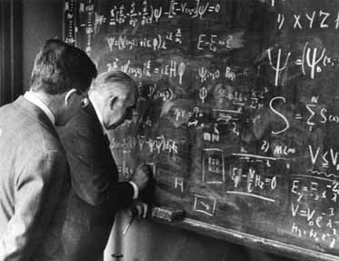 他是国家队足球队守门员，也是个量子物理学家