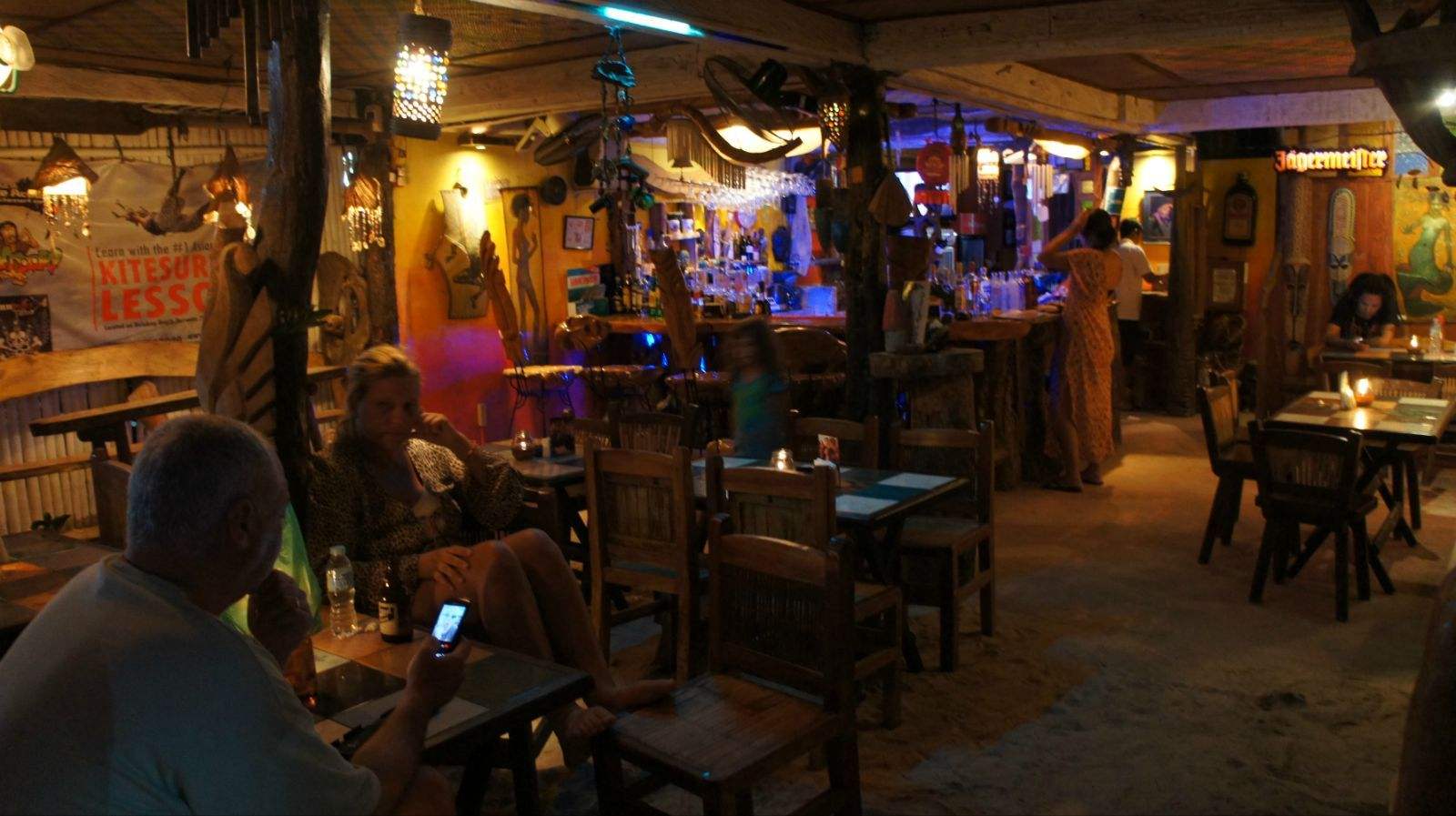 菲律宾靠近马尼拉好玩的地方,菲律宾离中国最近的岛