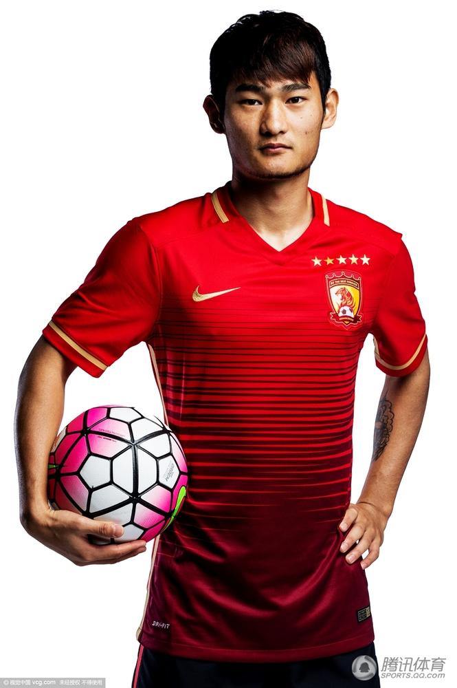 广州恒大新赛季官方写真照图片,恒大赛季最霸气的海报