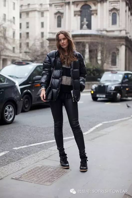 爆款羽绒服谁穿都好看,冬天穿什么颜色的羽绒服最好看