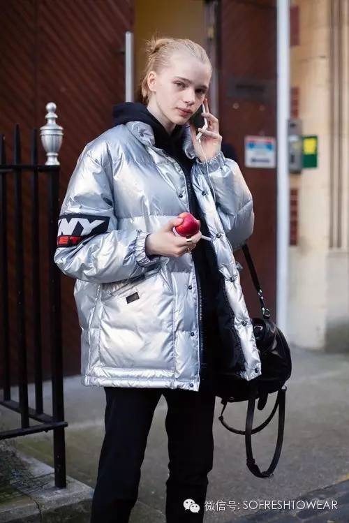 爆款羽绒服谁穿都好看,冬天穿什么颜色的羽绒服最好看