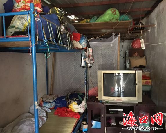 三代同堂挤同一个房子,祖孙8人挤在50平米房子