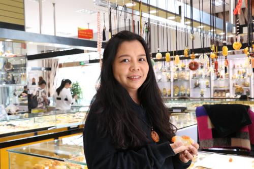 龙陵黄龙玉雕刻大赛视频,五人制足球世界杯黄龙玉奖牌