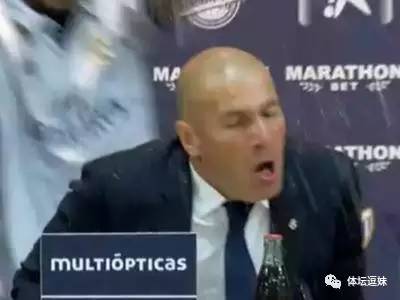 曼联拄拐天团夺冠视频,撒花庆祝完整版幼儿