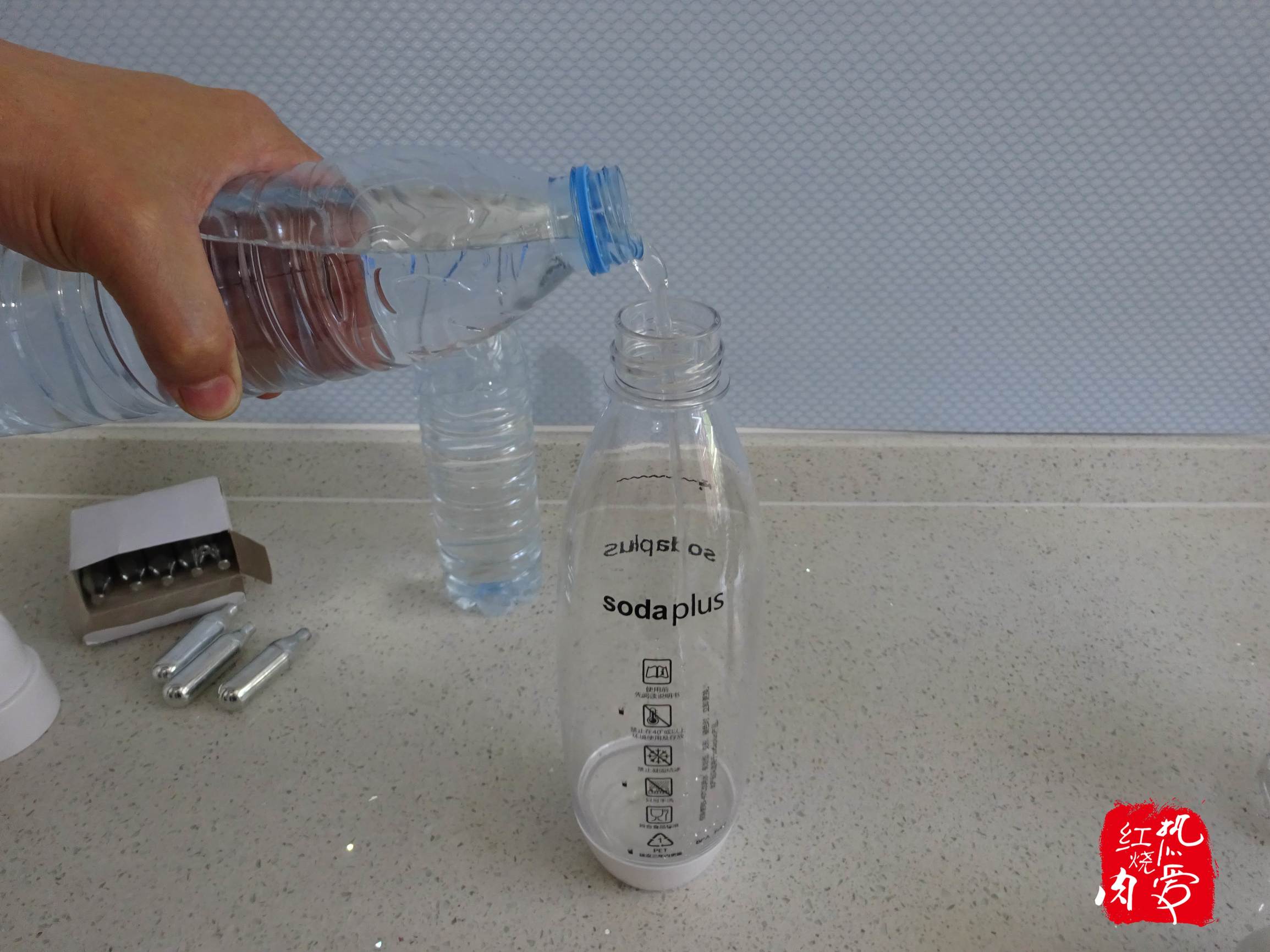 一个芒果两瓶水，就能做出比北冰洋汽水还要好喝的冰爽气泡水来！