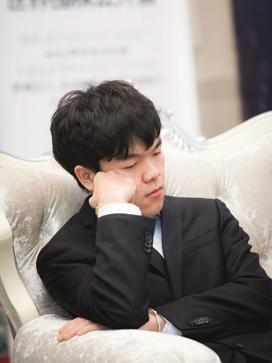 人机终极战！世界第一的中国棋手大战谷歌机器人，你赌谁赢？