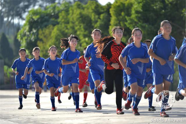 山里娃娃的足球梦原版,大山孩子足球梦
