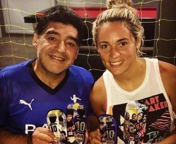 足球史上最伟大球员马拉多纳,足球传奇球星马拉多纳