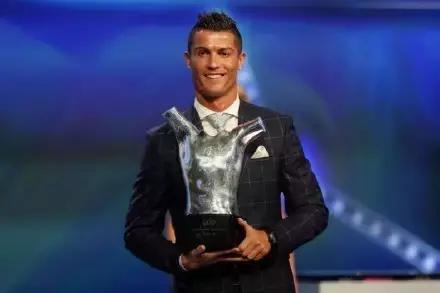 c罗我不是天生强大而是天生要强,c罗也有脆弱的一面