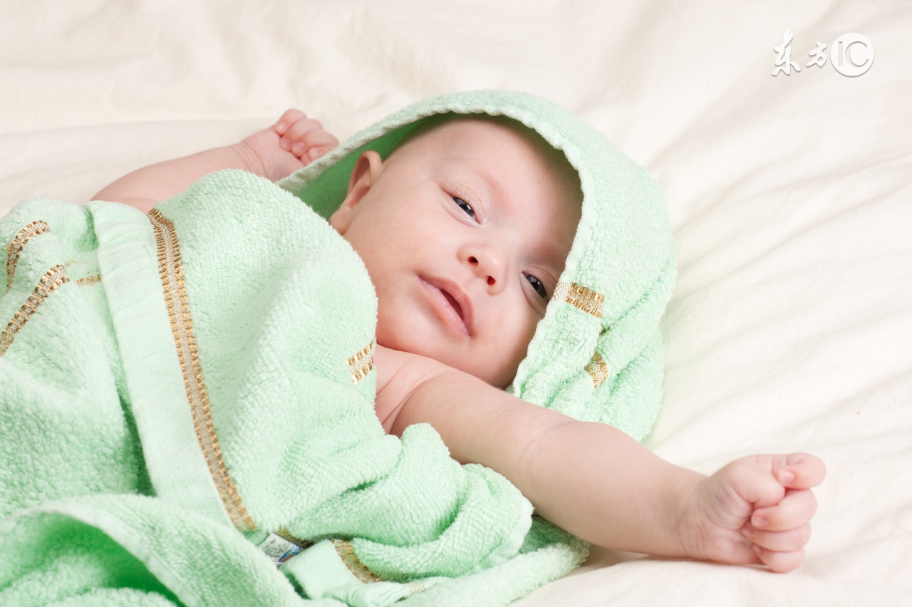 宝宝浴巾纯棉好还是纱布好,宝宝浴巾是纯棉的好还是纱布的好