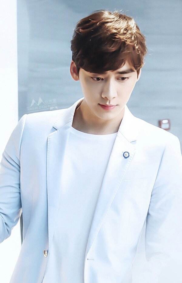 鹿晗李易峰杨洋,鹿晗李易峰照片结合