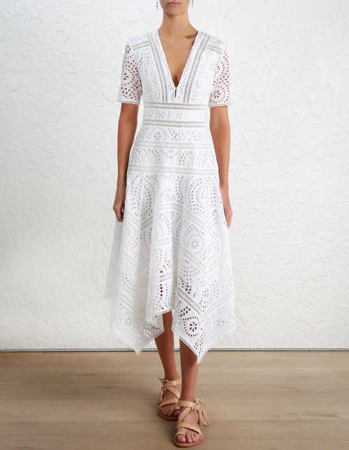 别再买明星同款了，穿上这些裙子比明星还美