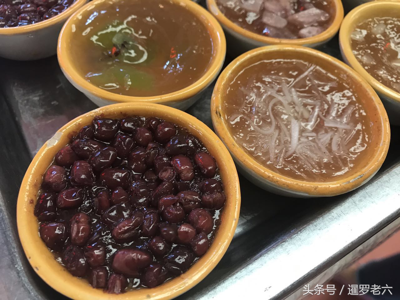 广州天桥摆地摊钵仔糕,广州街边透明钵仔糕