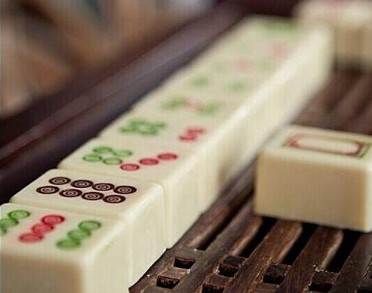 打麻将一定要注意这些细节，因为你可能遇到老千了！