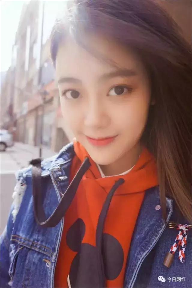 主播｜甜蜜蜜的邻家妹妹，棕色碎发大眼睛，笑容酥酥惹人爱