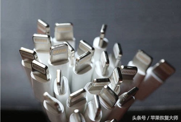 苹果原装线和公牛线哪个好,十多块钱一根的苹果数据线靠谱吗