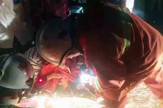 17岁男孩共享单车骑行,14岁男孩骑共享单车