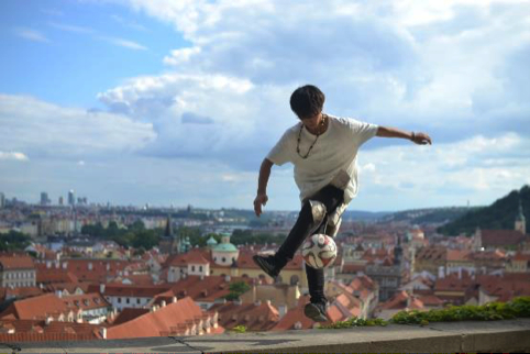 名将高手炫“足”邕城！卡拉宝花式足球世界杯首站即将开战